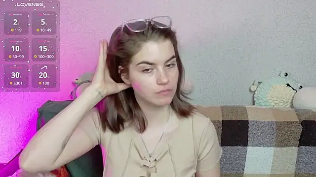 ElzaBlis online show from April 19, 2026, 4:06 pm