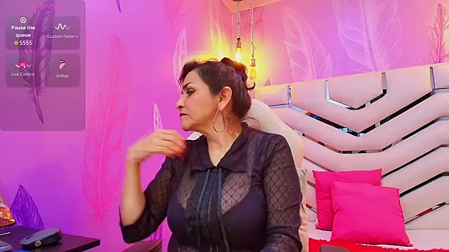 Yara Stone online show from September 16, 2025, 5:08 am