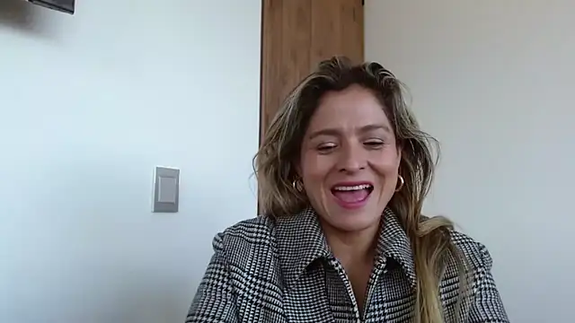 linda-mature43 online show from December 1, 2025, 2:22 pm