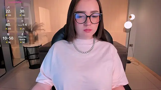 SarahRhodes  online show from October 20, 2025, 11:43 am