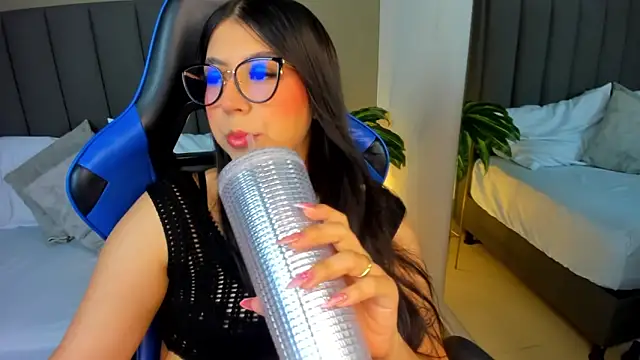 anagil  online show from April 7, 2026, 2:06 pm