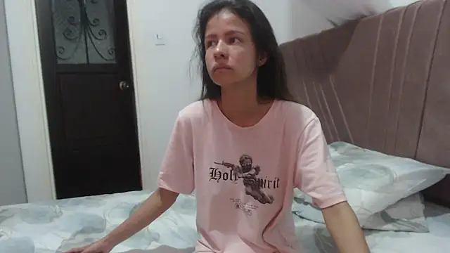 nathaly jones  online show from March 5, 2026, 12:23 pm