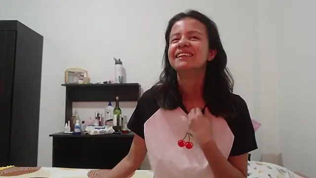 nathaly jones  online show from May 25, 2026, 12:22 pm