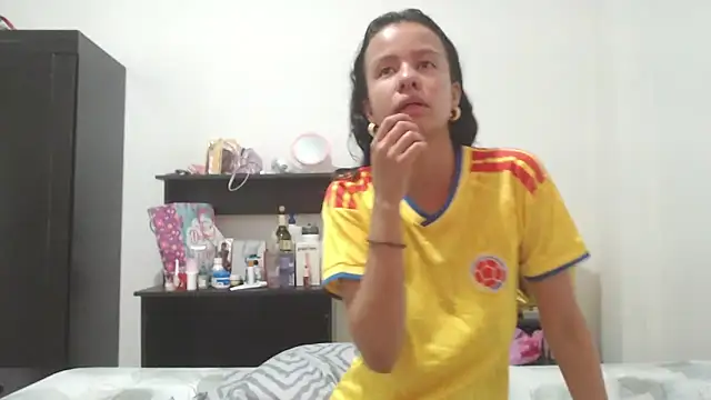 Snapshot of nathaly_jones_ chatting on June 17, 2026, 12:18 pm nathaly jones online show from June 17, 2026, 12:18 pm