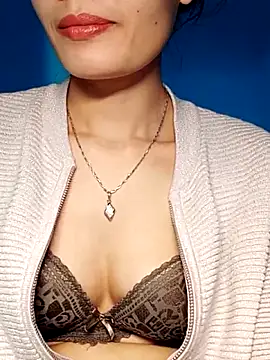 Hinna x online show from November 25, 2025, 2:33 am