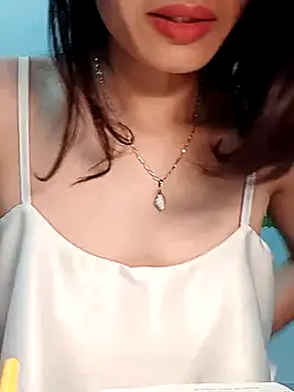 Snapshot of Hinna_x chatting on May 5, 2026, 10:18 pm Hinna x online show from May 5, 2026, 10:18 pm