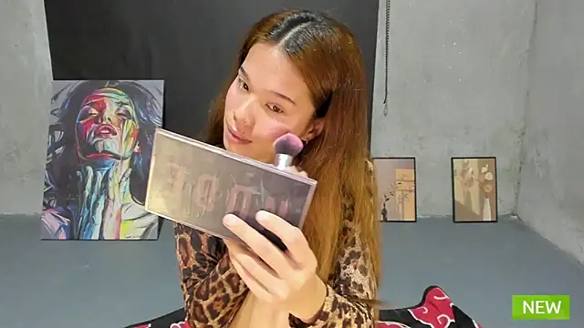 Colette Thompson online show from October 21, 2025, 2:51 pm