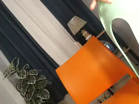 yourmochaloca69 online show from October 5, 2025, 12:25 pm