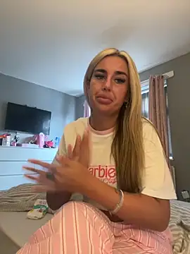 EllieMaeBaby online show from December 5, 2025, 1:20 pm