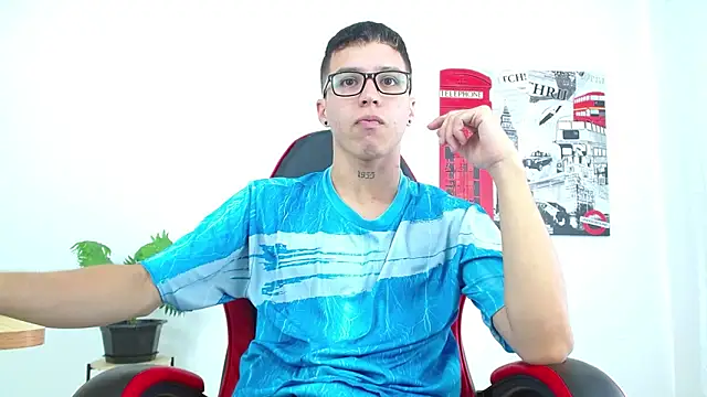 Cumandres18 online show from September 24, 2025, 1:58 pm