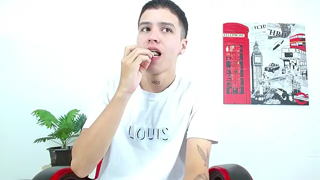 Cumandres18 online show from November 7, 2025, 2:17 pm