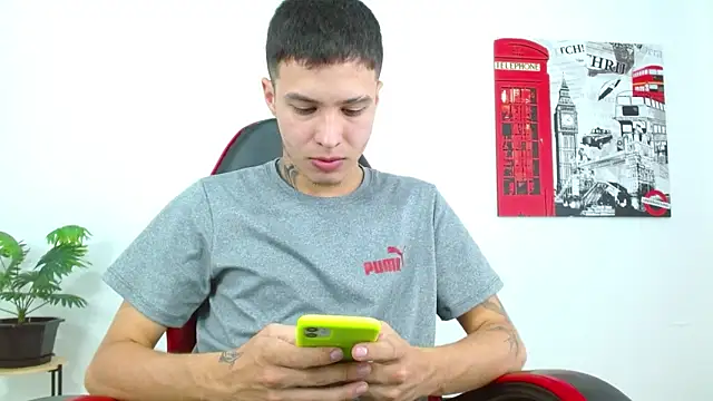 Cumandres18 online show from March 17, 2026, 2:53 pm