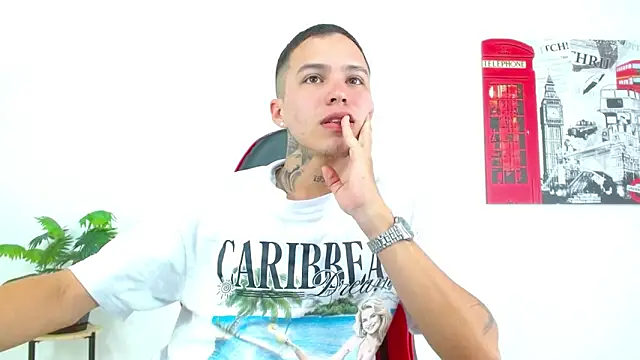 Cumandres18 online show from April 20, 2026, 2:42 pm