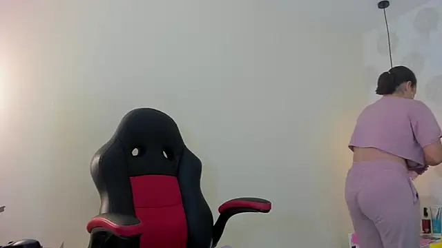 Snapshot of GIANAMILLER6 chatting on September 15, 2025, 12:16 pm GIANAMILLER6 online show from September 15, 2025, 12:16 pm