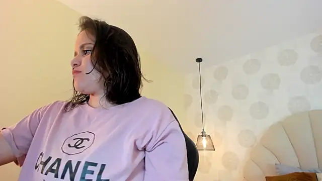 Snapshot of GIANAMILLER6 chatting on September 23, 2025, 12:19 pm GIANAMILLER6 online show from September 23, 2025, 12:19 pm