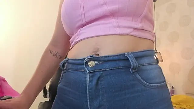 Snapshot of GIANAMILLER6 chatting on October 2, 2025, 12:23 pm GIANAMILLER6 online show from October 2, 2025, 12:23 pm