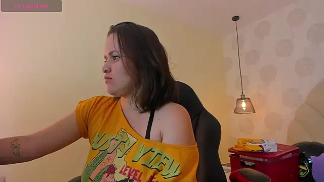 Snapshot of GIANAMILLER6 chatting on October 10, 2025, 12:15 pm GIANAMILLER6 online show from October 10, 2025, 12:15 pm