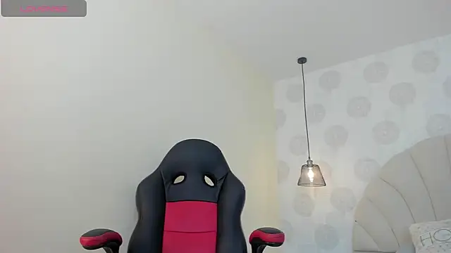 Snapshot of GIANAMILLER6 chatting on October 21, 2025, 12:17 pm GIANAMILLER6 online show from October 21, 2025, 12:17 pm