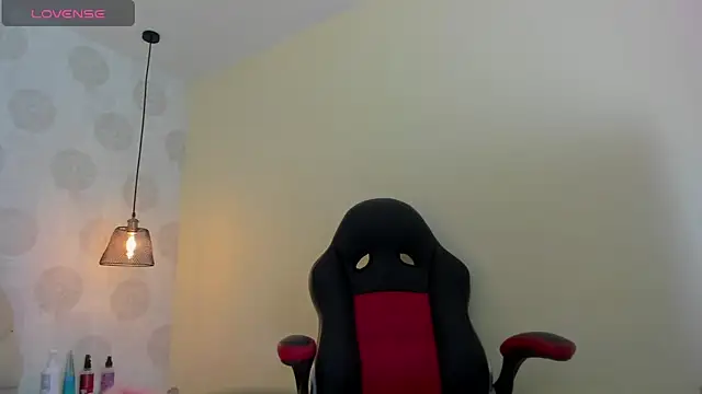 Snapshot of GIANAMILLER6 chatting on November 12, 2025, 12:27 pm GIANAMILLER6 online show from November 12, 2025, 12:27 pm