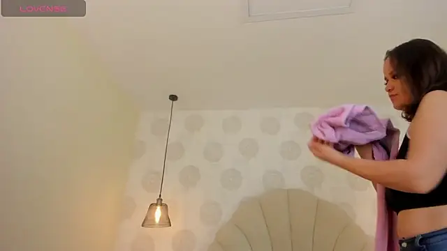 Snapshot of GIANAMILLER6 chatting on December 2, 2025, 12:21 pm GIANAMILLER6 online show from December 2, 2025, 12:21 pm