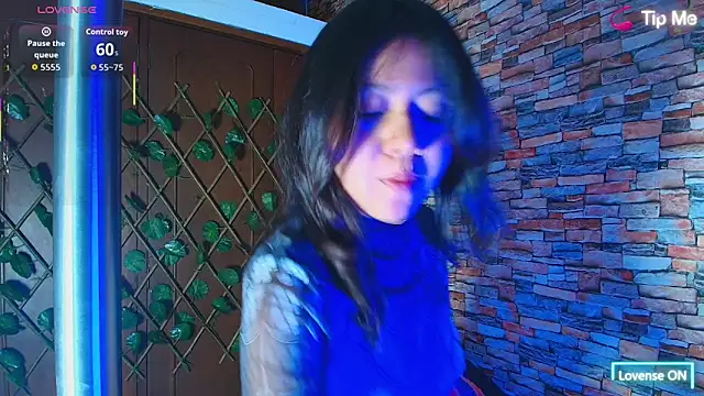 catalina santana20 online show from November 29, 2025, 2:09 pm