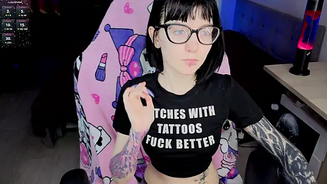 HazelTompson online show from March 15, 2026, 12:11 pm