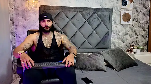 Snapshot of Apolo_rousse1 chatting on October 6, 2025, 9:01 pm Apolo rousse1 online show from October 6, 2025, 9:01 pm