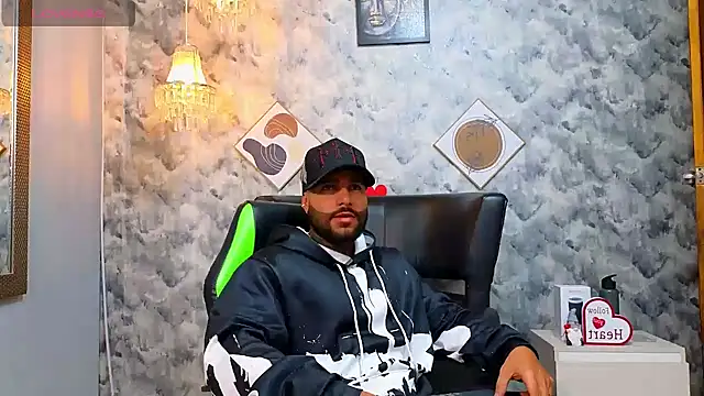 Snapshot of Apolo_rousse1 chatting on February 28, 2026, 11:17 pm Apolo rousse1 online show from February 28, 2026, 11:17 pm