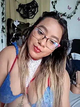 Snapshot of AsshleyVillaloboss chatting on October 22, 2025, 6:51 pm AsshleyVillaloboss online show from October 22, 2025, 6:51 pm