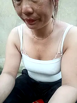 Snapshot of Ttluu chatting on April 8, 2026, 11:27 pm Ttluu online show from April 8, 2026, 11:27 pm