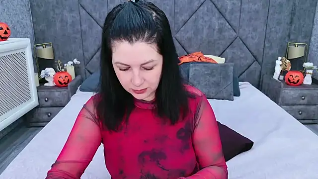 Nina Stane online show from November 4, 2025, 5:28 am