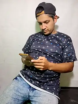 XyeseniaxseX online show from October 2, 2025, 12:06 am