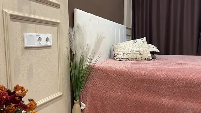 daniellia  online show from November 3, 2025, 9:10 am