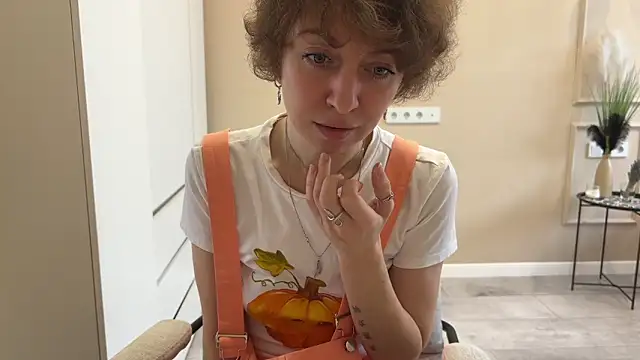 daniellia  online show from November 14, 2025, 8:46 am