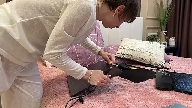 daniellia  online show from March 31, 2026, 2:28 pm