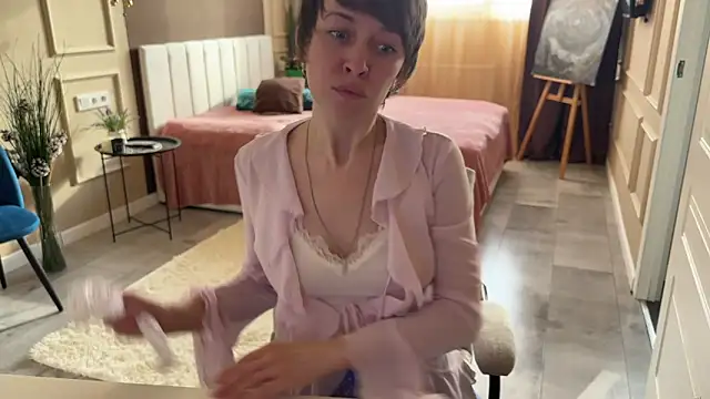 daniellia  online show from April 19, 2026, 2:16 pm