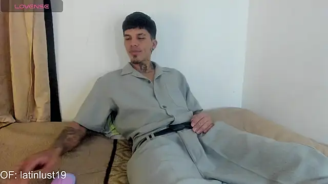 Snapshot of Savajelust chatting on June 22, 2026, 5:32 pm Savajelust online show from June 22, 2026, 5:32 pm