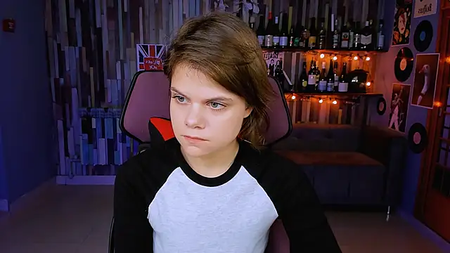 EllieMurler online show from November 11, 2025, 9:09 am