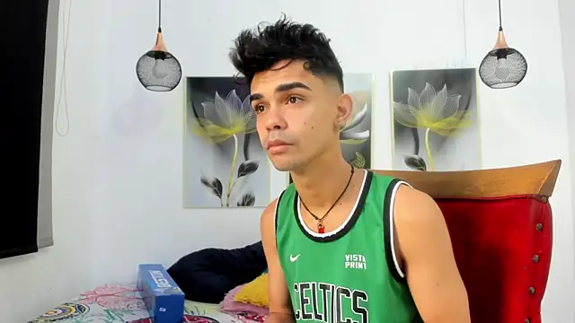 Violet Dream2 online show from April 18, 2026, 2:43 pm