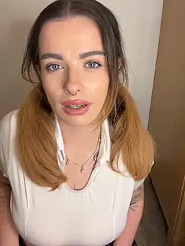 PiperPassionX online show from October 16, 2025, 8:21 pm