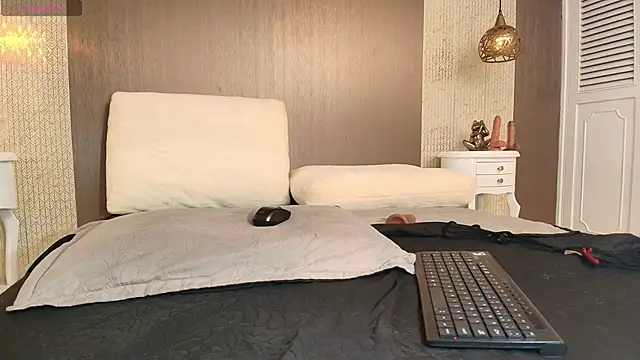 Tiifany Baker online show from November 30, 2025, 7:56 am