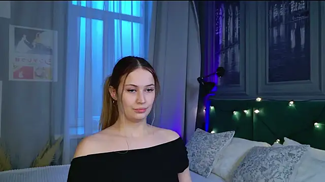 Snapshot of Sofii_Ly chatting on November 17, 2025, 6:19 am Sofii Ly online show from November 17, 2025, 6:19 am