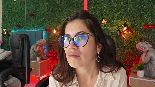 Snapshot of Linagh_ chatting on July 21, 2026, 11:23 am Linagh online show from July 21, 2026, 11:23 am