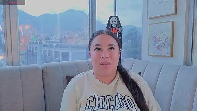 Zoey thompson online show from October 30, 2025, 2:29 pm