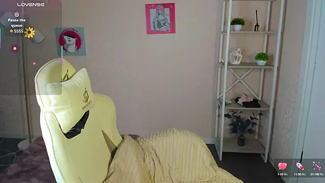 Snapshot of R0cket_bunny chatting on September 19, 2025, 12:02 am R0cket bunny online show from September 19, 2025, 12:02 am