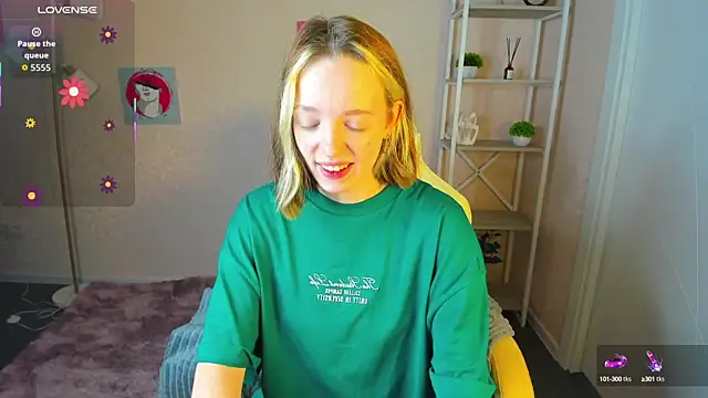 Snapshot of R0cket_bunny chatting on September 24, 2025, 12:03 am R0cket bunny online show from September 24, 2025, 12:03 am