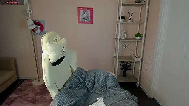 Snapshot of R0cket_bunny chatting on October 3, 2025, 1:13 am R0cket bunny online show from October 3, 2025, 1:13 am