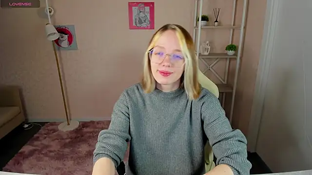 Snapshot of R0cket_bunny chatting on October 4, 2025, 1:03 am R0cket bunny online show from October 4, 2025, 1:03 am