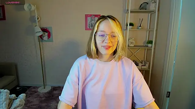 Snapshot of R0cket_bunny chatting on October 6, 2025, 1:14 am R0cket bunny online show from October 6, 2025, 1:14 am