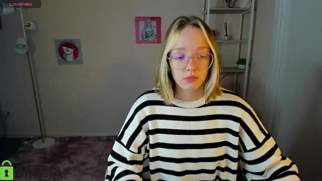 Snapshot of R0cket_bunny chatting on October 9, 2025, 1:25 am R0cket bunny online show from October 9, 2025, 1:25 am